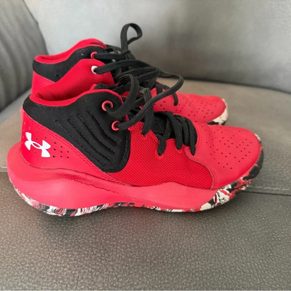 Under Armour Kids Sneakers in Red and Black